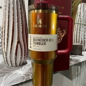 STANLEY x LAINEY WILSON COUNTRY GOLD QUENCHER 40 OUNCE